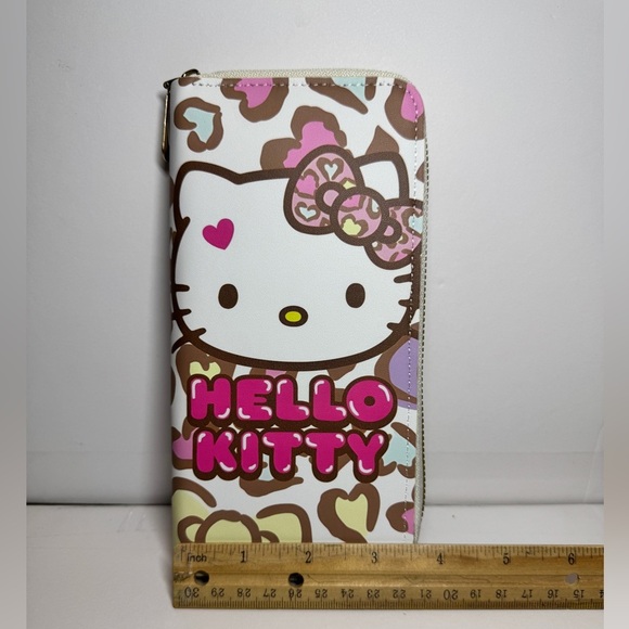 Hello Kitty White and Pink wallet with Iconic Bow Design - Picture 2 of 8